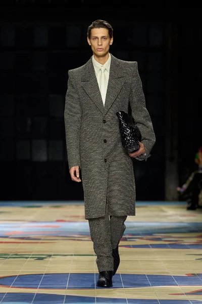 Look 9